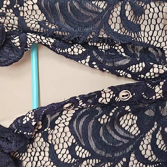 Lace Dress - Picture 3 of 6